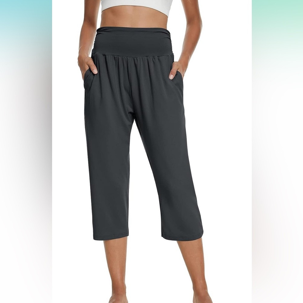 Gray Yoga  Pants Women’s high waisted capri pants 2 side pockets 20.5” inseam.